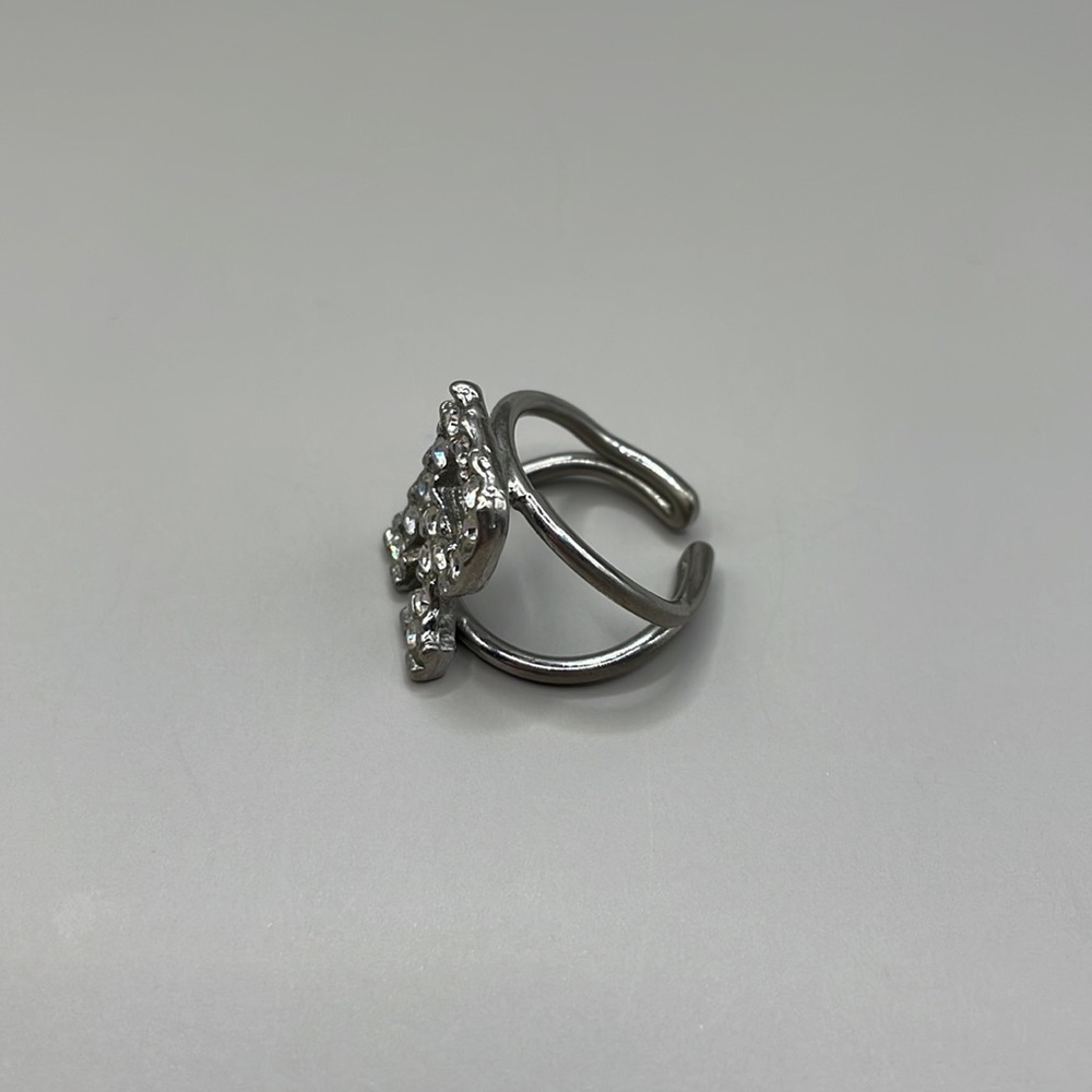VINTAGE Crystal “R” Ring - Picture 4 of 6